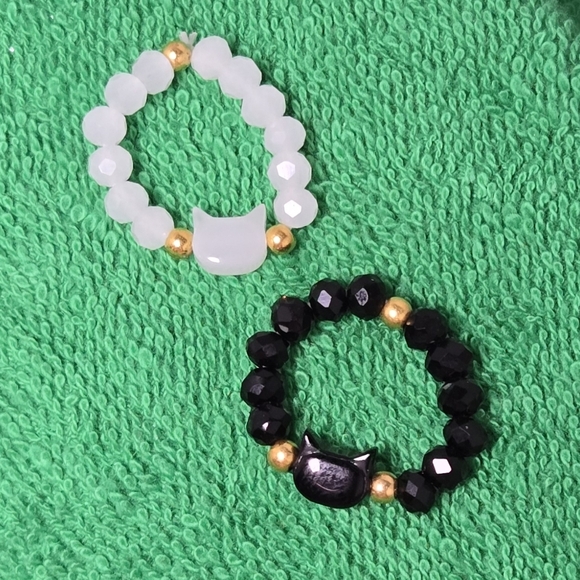 Cat Beaded Stretch Rings – 2 Piece Set Black & White Stacking Adjustable Jewelry - Picture 6 of 8